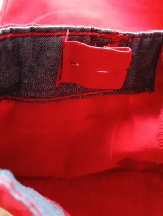 Pantalón corto niño rojo talla 8