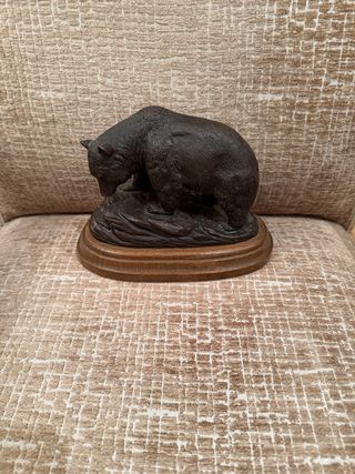Figura Oso Bronce con Base Madera
