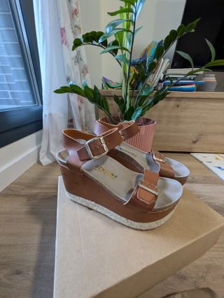 Sandalias Genuins Marrón Plataforma