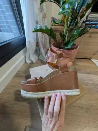 Sandalias Genuins Marrón Plataforma