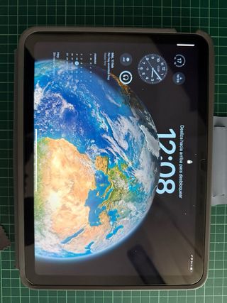 iPad 10ª Gen 11 64GB Gris con funda logited