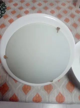 Lámpara de techo metal dorada y blanca