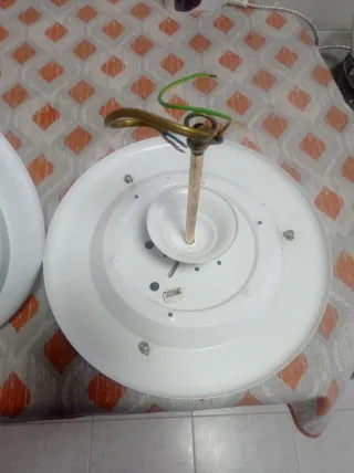 Lámpara de techo metal dorada y blanca