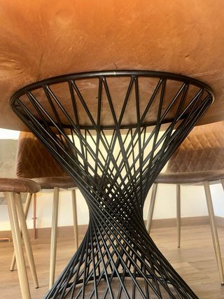 Mesa comedor pie jaula nogal y cristal grueso