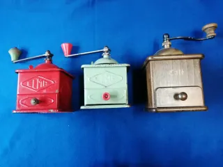 Molino de café antiguo rojo Elma verde y Madera