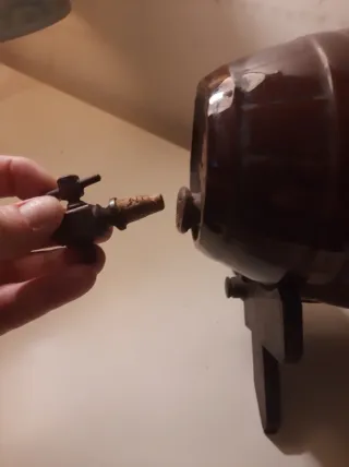 Piccola botte decorativa in ceramica