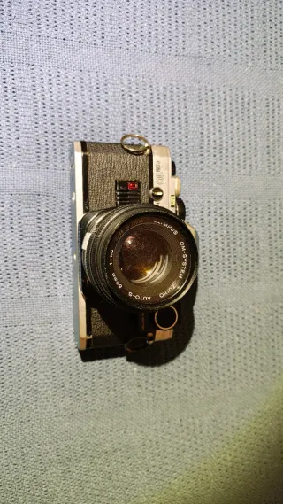 Cámara Olympus OM10 Plata y Negra