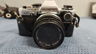 Cámara Olympus OM10 Plata y Negra