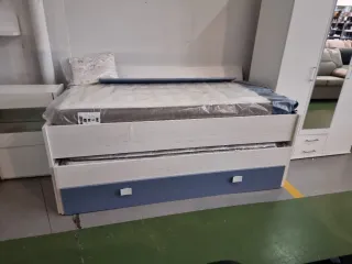 Cama nido blanca y azul