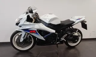 Suzuki GSX R 600 - Sportbike