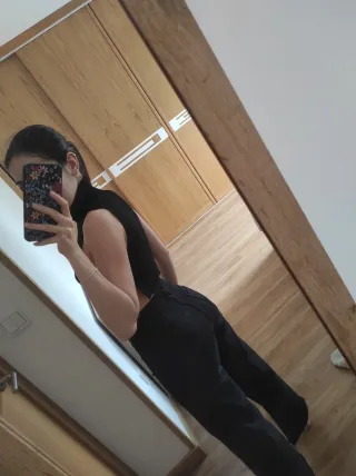 Top negro cuello alto