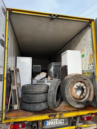 Camión DAF 45.220 Caja Cerrada