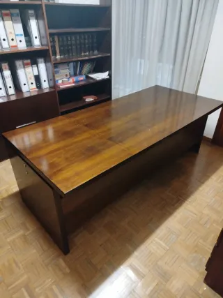 Escritorio de madera maciza de nogal