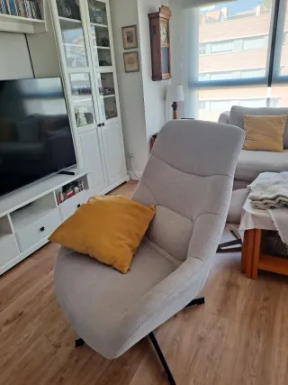 Butaca giratoria de salón, paño beige