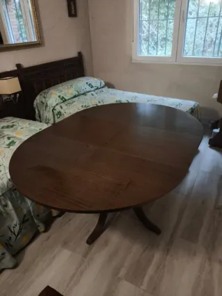 Mesa redonda de madera