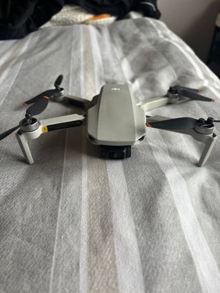 Dron DJI Mini SE con paquete fly more