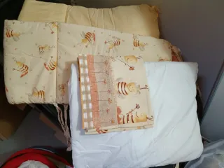 Piumone e paracolpi culla con api