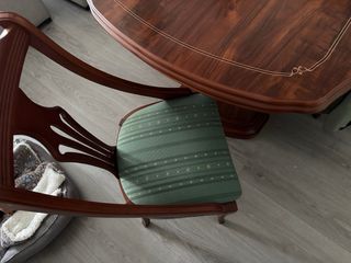 Mesa de comedor de madera +4 sillas