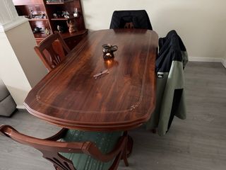Mesa de comedor de madera +4 sillas