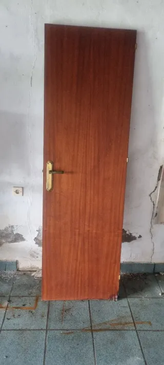 Puerta interior de madera