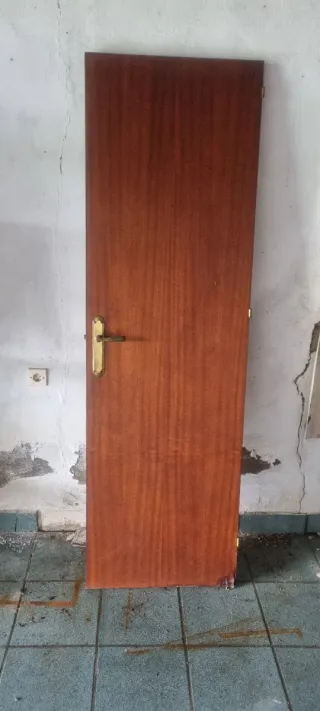 Puerta interior de madera