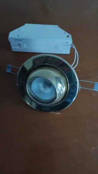 4 Focos Halógenos con Bombilla (negociable)