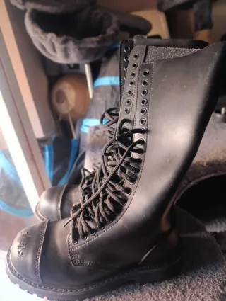 Botas militares altas negras