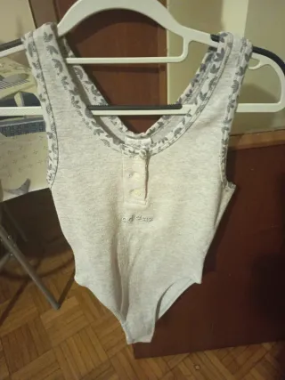 Bodys mujer beige y rojo