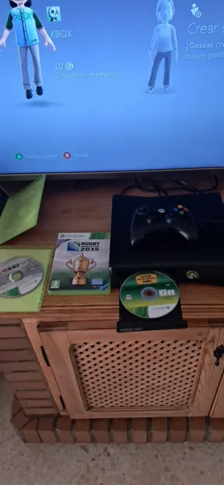Xbox 360 Slim Negra + Mando y Juegos+4GB memoria.