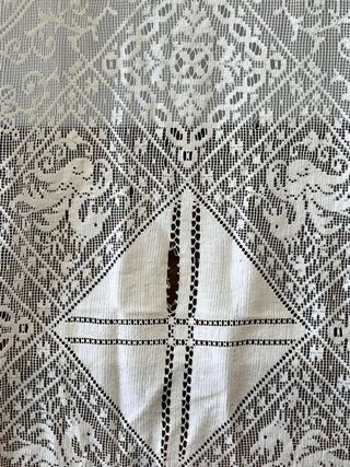 Antigua colcha encaje en mal estado