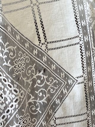 Antigua colcha encaje en mal estado