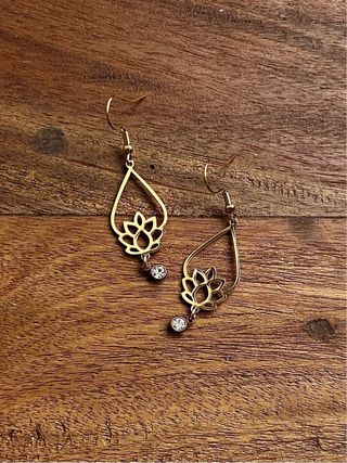 Pendientes Flor de Loto Acero Inox Dorado