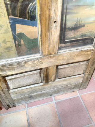 Puerta antigua de madera con cristal