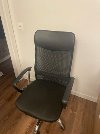 Silla de oficina ergonómica negra