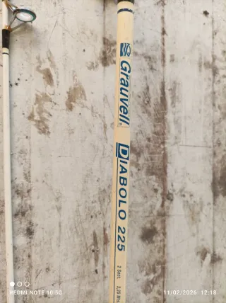 Caña de pescar con carrete