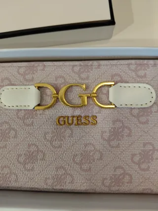 Cartera Guess rosa con caja