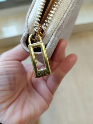 Cartera Guess rosa con caja