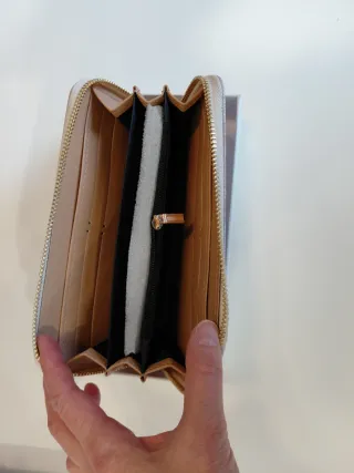 Cartera Guess rosa con caja