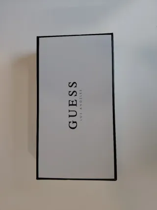Cartera Guess rosa con caja