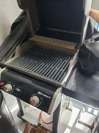 Barbacoa Spirit Negra y Plateada