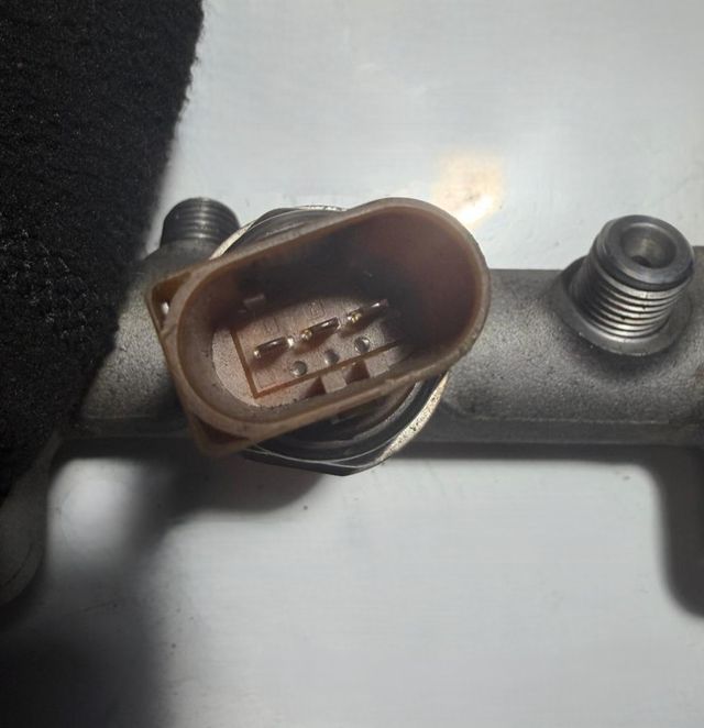 RAMPA INYECTORA VW 059130089AH