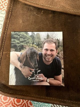 Funda portátil ,porta documentos Gusti cuero