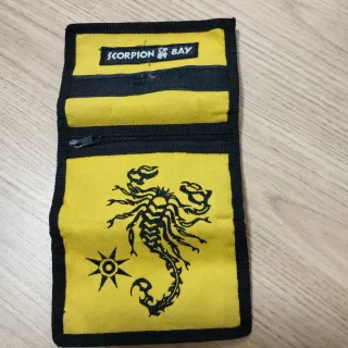 Portafoglio Scorpion Bay giallo con scorpione