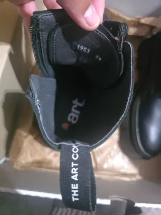 Botas negras Talla 39 nuevas a entrar  me va grand