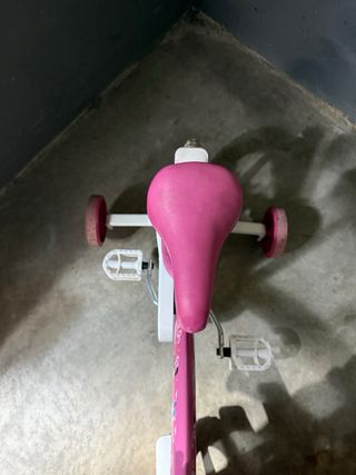 Bicicleta infantil con ruedines rosa Disney