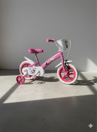 Bicicleta infantil con ruedines rosa Disney