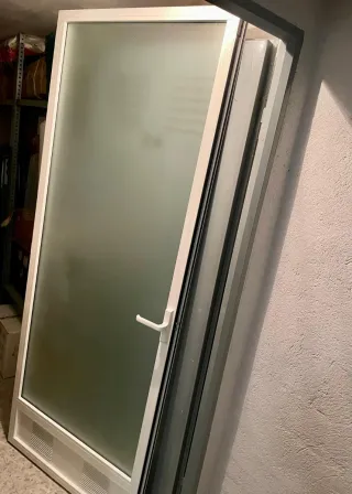 Puerta aluminio con cristal 2.13m x 90cm