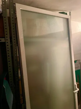 Puerta aluminio con cristal 2.13m x 90cm