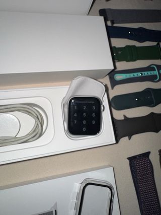 Apple Watch Series 4 44mm Caja y Accesorios