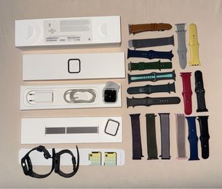 Apple Watch Series 4 44mm Caja y Accesorios